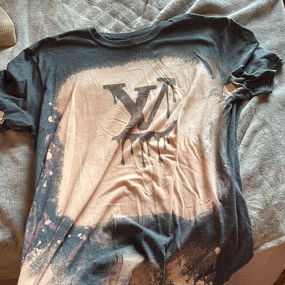 LV Drip Logo T-Shirt in Black and Tan